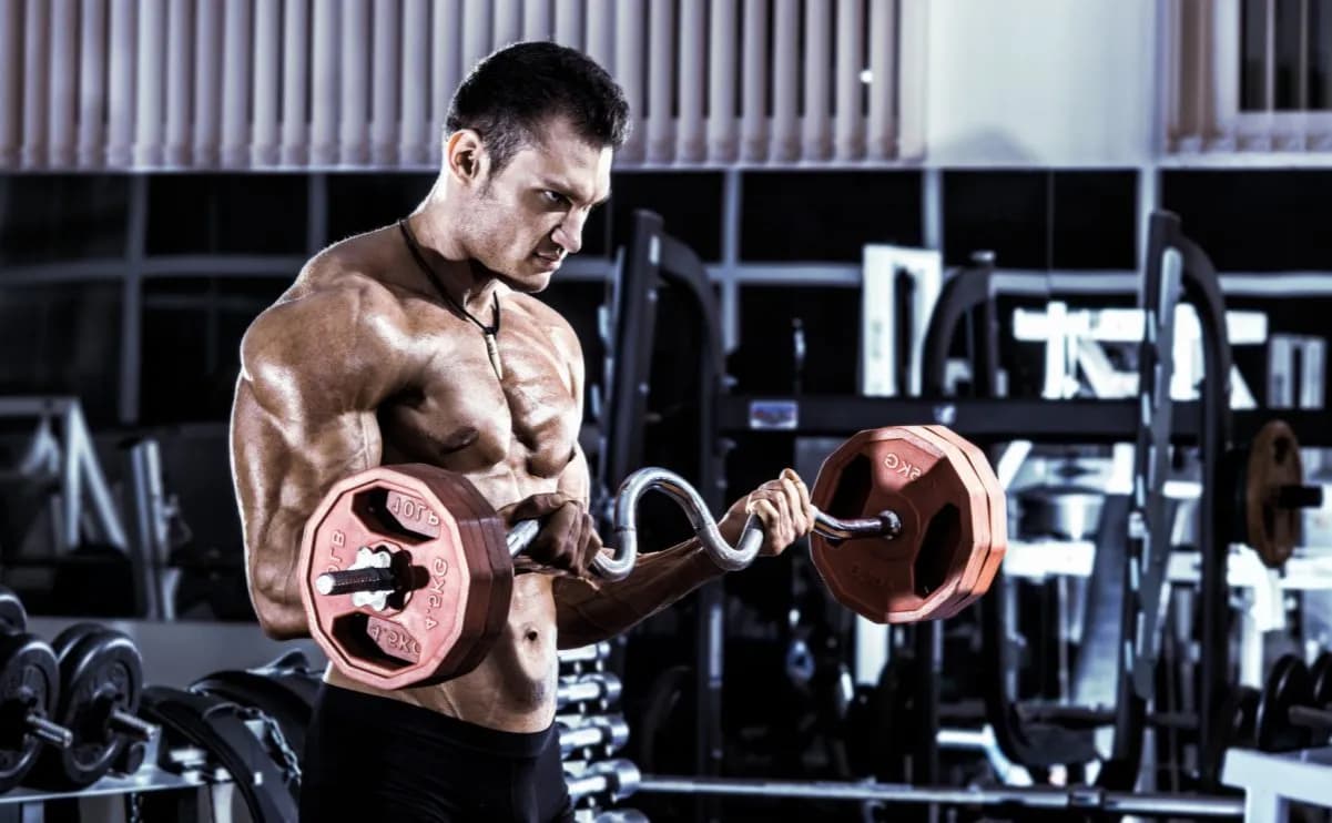 Czy ćwiczyć z bólem mięśni? Sprawdź, kiedy to niebezpieczne