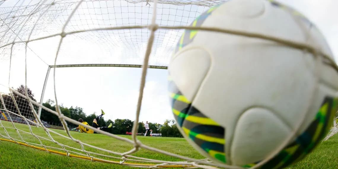 Jak dobrać odpowiedni rozmiar piłki do sportu i wieku gracza