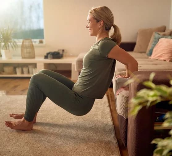 Skuteczne ćwiczenia na pelikany, które ujędrnią Twoje ramiona