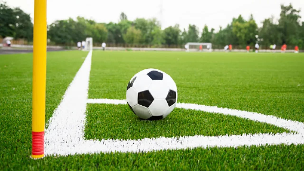 Jak wygląda piłka nożna? Odkryj jej unikalne cechy i materiały